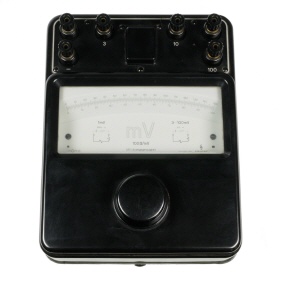 [00088] Lichtmarkengalvanometer L24Y10-130; Drehspulmesswerk, 0,5% Genauigkeit; Siemens & Halske