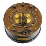 [00218] Nebenschluß mit Kurbelschaltung und doppelter Kontaktkurbel, Kurzschlußtaste für das Galvanometer und Anschlußklemmen für 2 Stromkreise; Siemens & Halske; ca. 1910