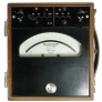 [00697] Przisions-Drehspul-Millivoltmeter fr Gleichstrom, 66 2/3 Ohm pro Volt, zur Messung von Strom und Spannung mit eingebauten Vor- und Nebenwiderstnden; Trb & Tuber; 1946