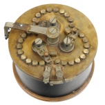 [00164] Kurbel-Widerstand 0 ... 999 Ohm mit zus�tzlichem Schleifdraht; unbekannter Hersteller; ca. 1. Quartal 20. Jh.