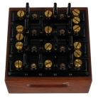 [00168] WLs 17 - Widerst�nde mit St�pselschaltung f�r Gleichstrom und Niederfrequenten Wechselstrom, 0,1 ... 400 Ohm (4 Reihen), Seriennummer 35932; Hartmann & Braun; ca. 1940