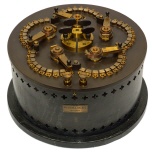 [00637] Pr�zisions-Kurbelwiderstand mit Manganindrahtwicklung auf Metallrollen und mit Abzweigschrauben f�r jede Kontaktstufe; Siemens & Halske; ca. 1910