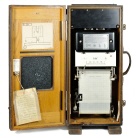 [00658] gro�er Linienschreiber mit Uhrwerkantrieb und zugeh�renden Vorwiderst�nden in gro�em Eichenholzkasten; Siemens & Halske; 1910