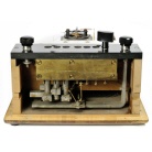 [00697] Pr�zisions-Drehspul-Millivoltmeter f�r Gleichstrom, 66 2/3 Ohm pro Volt, zur Messung von Strom und Spannung mit eingebauten Vor- und Nebenwiderst�nden; Tr�b & T�uber; 1946