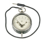 [00715] Spannungsmesser, Taschenausf�hrung in gr�nem 16-eckigen Pressstoff-Geh�use, mit Dreheisen-Me�werk; Neuberger; ca. 1950