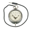 [00715] Spannungsmesser, Taschenausf�hrung in gr�nem 16-eckigen Pressstoff-Geh�use, mit Dreheisen-Me�werk; Neuberger; ca. 1950