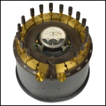 [00251] Montagebr�cke mit St�pselschaltung, in rundem Metallgeh�use mit Spulengalvanoskop; Siemens & Halske; ca. 1910