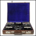 [00329] kleiner Przisions-Mekoffer, bestehend aus Voltmeter mit Vorwiderstand, Amperemeter mit Shunt und Wattmeter mit Vorschaltgert, Kabel; AEG; 1937.