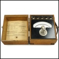 [00393] Pr�zisions-Drehspul-Millivoltmeter, 50 Ohm pro Millivolt, Spannbandaufh�ngung; Tr�b & T�uber; 1948