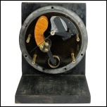 [00587] Elektrostatisches Voltmeter in Ebonit-Geh�use, zum Aufbau auf Schalttafeln ausgelegt. AEG; ca. 1900