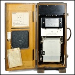 [00658] gro�er Linienschreiber mit Uhrwerkantrieb und zugeh�renden Vorwiderst�nden in gro�em Eichenholzkasten; Siemens & Halske; 1910