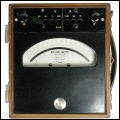 [00697] Przisions-Drehspul-Millivoltmeter fr Gleichstrom, 66 2/3 Ohm pro Volt, zur Messung von Strom und Spannung mit eingebauten Vor- und Nebenwiderstnden; Trb & Tuber; 1946